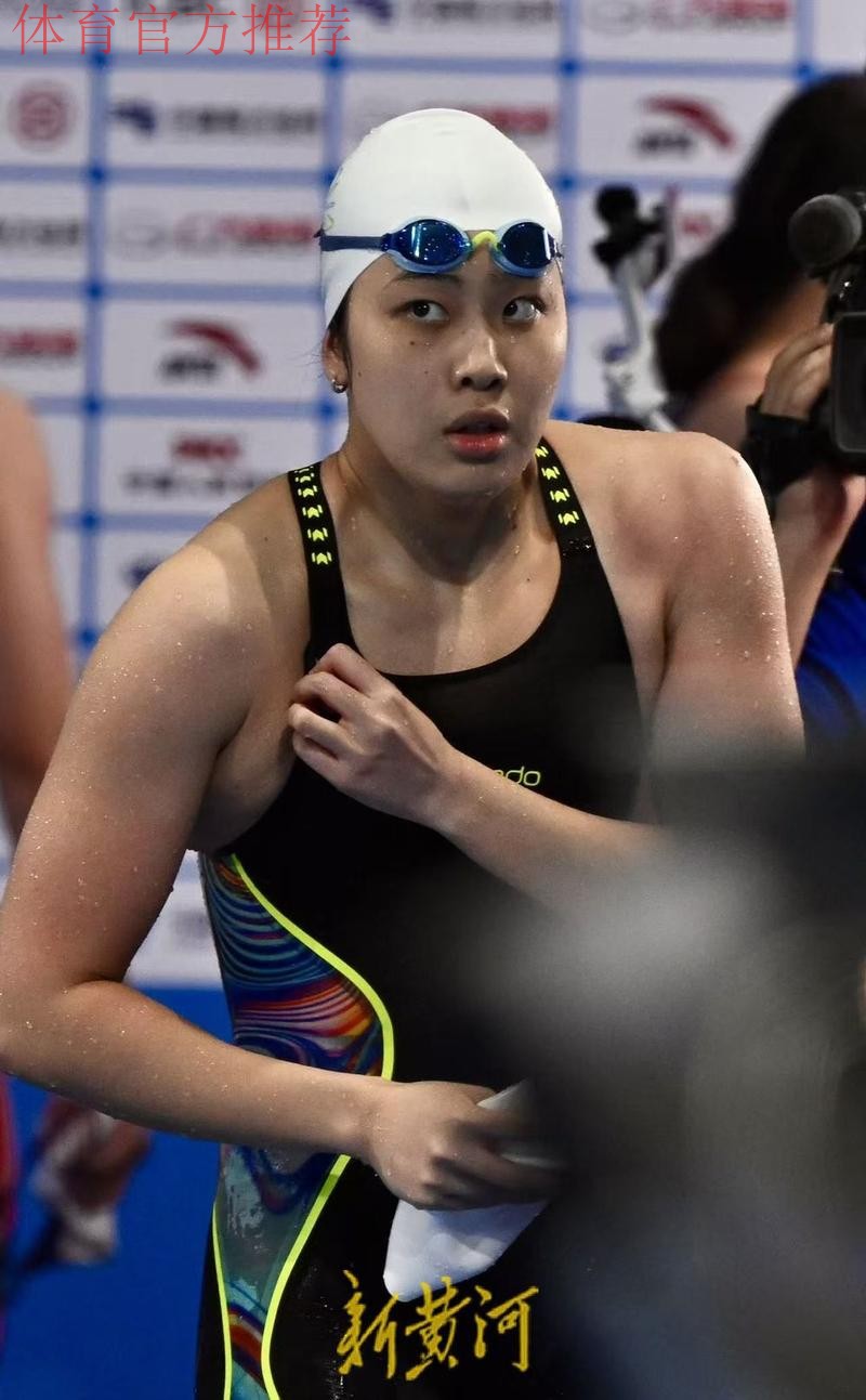 吴卿风夺得女子50米自由泳金牌